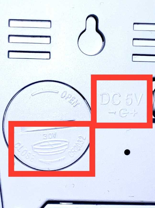 SHEIN時計の裏の電池の入れの写真ドアップ